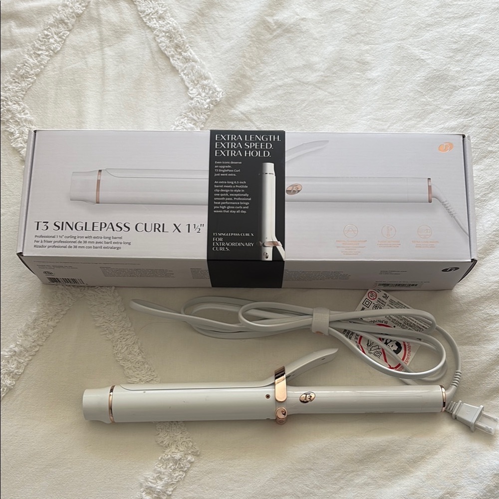 T3 SinglePass Curl 1.5" Curling Iron - White and Rose Gold